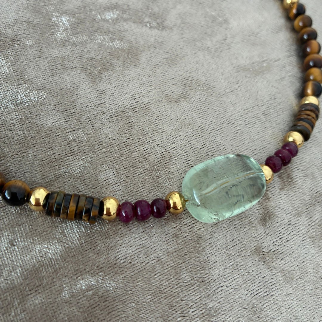 Collar prasiolita, rubí, ojo de tigre y ébano