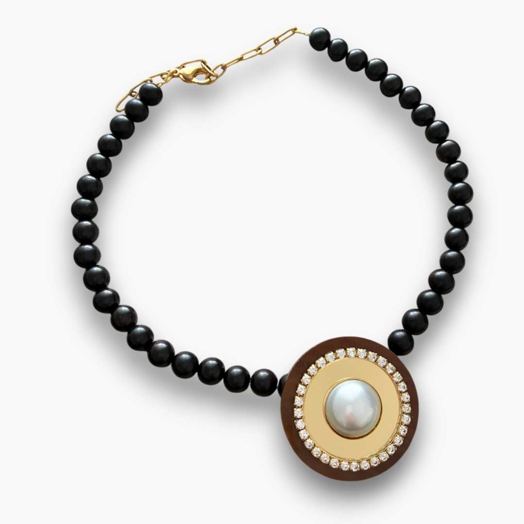 Collar ADIN ébano y botón marrón con perla